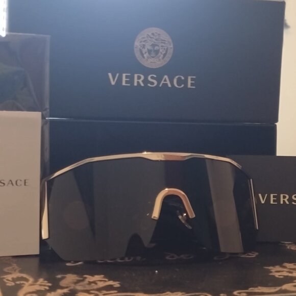 Women's Versace sunglasses - Picture 2 of 12